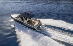 GT320S, the new Invictus Yacht outboard model